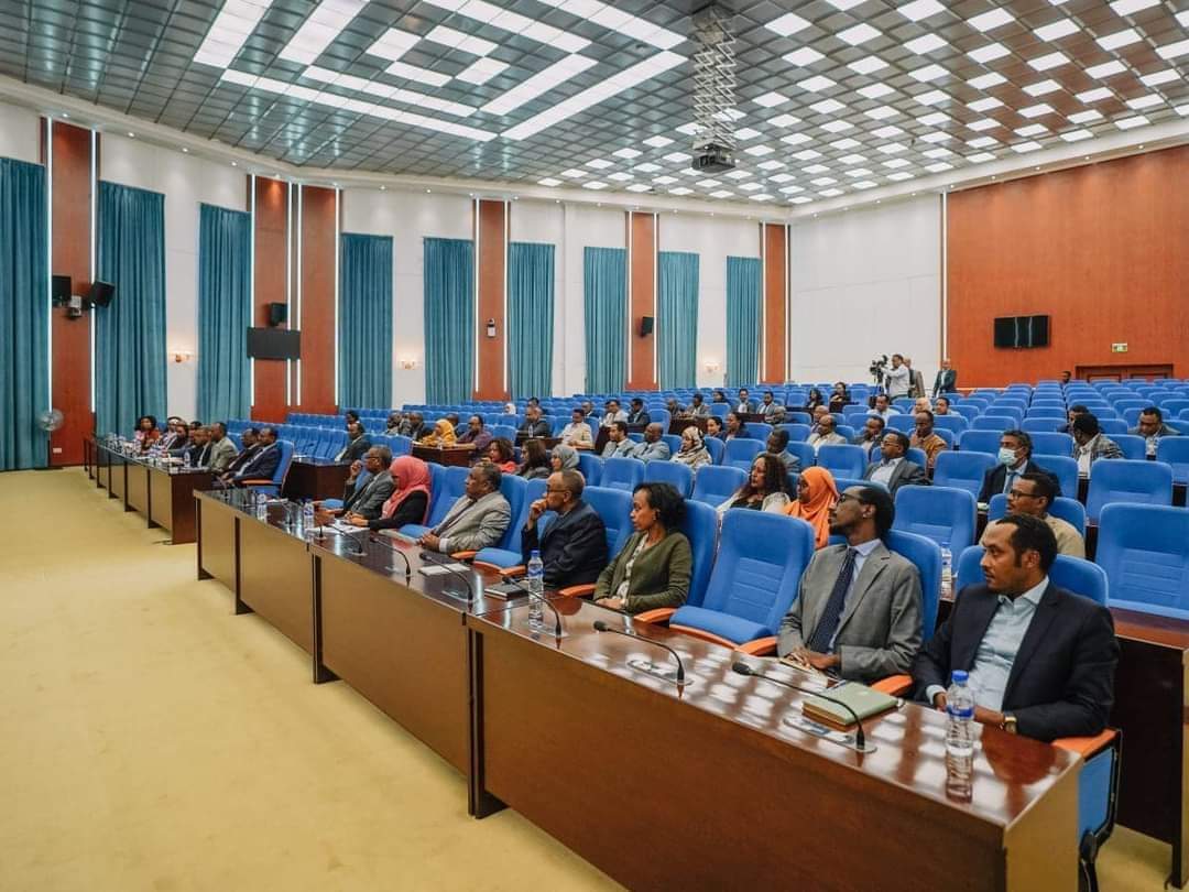 Mayor Office Of Addis Ababa (@mayoraddisababa) on Twitter photo ጠቅላይ ሚኒስትር ዐቢይ አሕመድ በወቅታዊ ጉዳዮች ዙሪያ ከመንግስት ከፍተኛ የስራ ኃላፊዎች ጋር ተወያይተዋል:: <a href="/AbiyAhmedAli/">Abiy Ahmed Ali 🇪🇹</a> #PMOEthiopia ጠቅላይ ሚኒስትር ዐቢይ አሕመድ በወቅታዊ ጉዳዮች ዙሪያ ከመንግስት ከፍተኛ የስራ ኃላፊዎች ጋር ተወያይተዋል:: <a href="/AbiyAhmedAli/">Abiy Ahmed Ali 🇪🇹</a> #PMOEthiopia