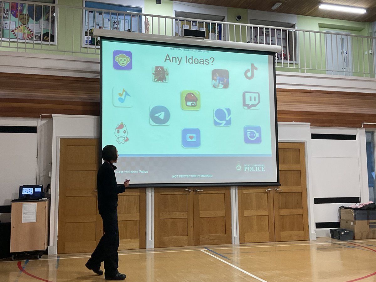 MarshfieldPS's tweet image. Online safety parent and carers workshop delivered by PC Samia. #SaferInternetDay #MpsComputing Our parents and carers learnt about the risks and how to help their children stay safe online.