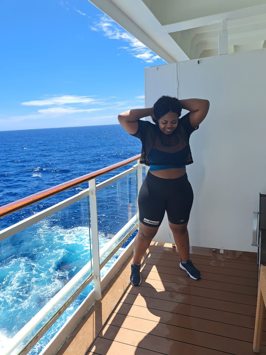 audas_vanschoor's tweet photo. THE SHOW NEED TO GO ON๐๐พโโ๏ธ
NO MATTER THE LOCATION WE PUT IN THE WORK ๐ช๐ฝ
#MSC #Cruise #Avsfitness #Ocean #Avsfitchick #Avsgear #Avsfitness #FitFebulous https://t.co/0BMCw1QcX5