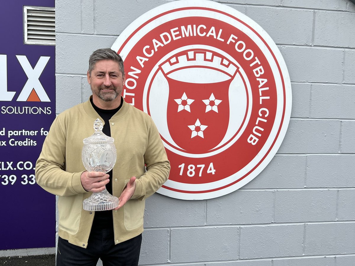 acciesfc's tweet photo. This man has just been in at the stadium! As we are in another Challenge Cup Final here is Gary Clark with the B&amp;Q Cup, the then sponsors, he scored twice in our 1992 final win v Morton at Love Street @spfl @SPFLTrust https://t.co/TO9LwqkZXN