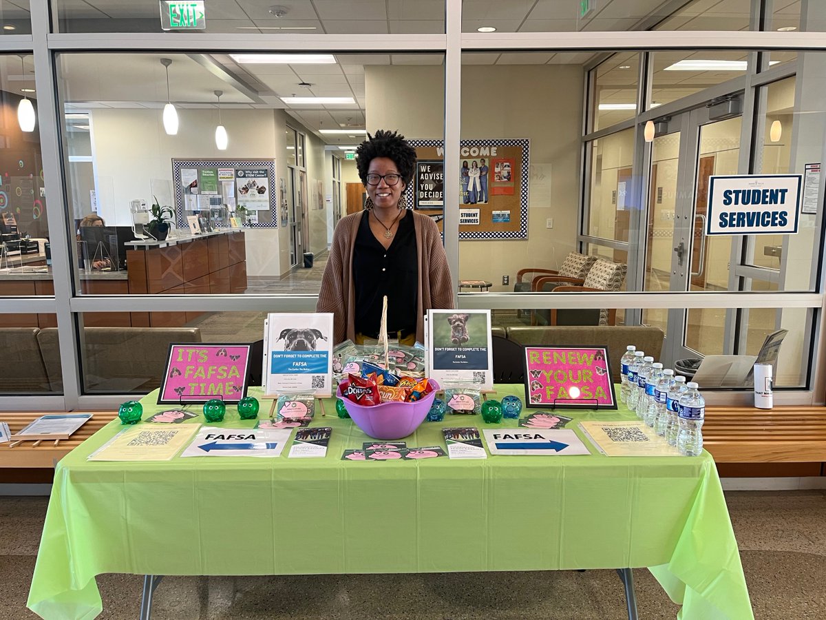 WakeTechPHSC's tweet image. It is FAFSA day, and our team is waiting to meet you. They will be in the HA foyer until 11am.