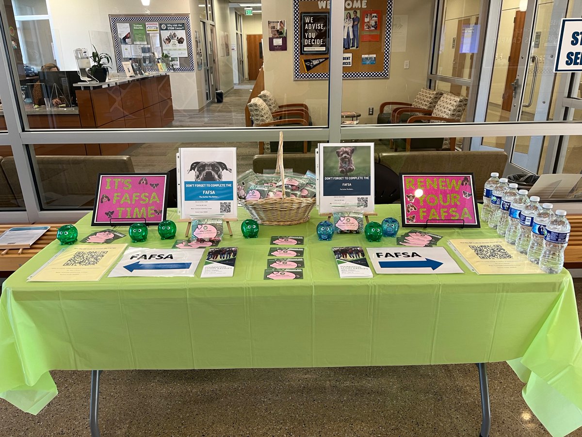 WakeTechPHSC's tweet image. It is FAFSA day, and our team is waiting to meet you. They will be in the HA foyer until 11am.