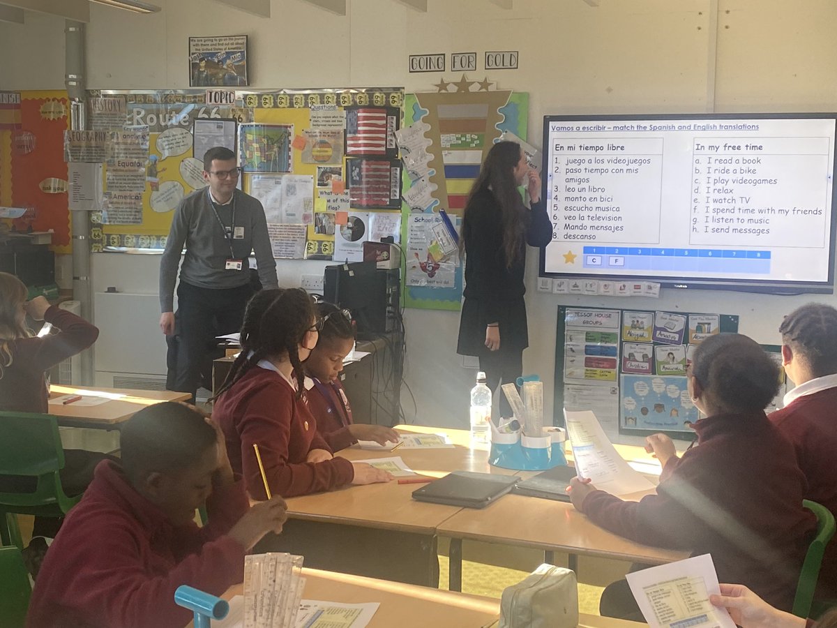 JessopPrimary's tweet photo. Year 6s enjoying a BRILLIANT Spanish lesson brought to them by the wonderful year 10โs from @KingsdaleFS #spanishweek https://t.co/1pJsmlFUVS