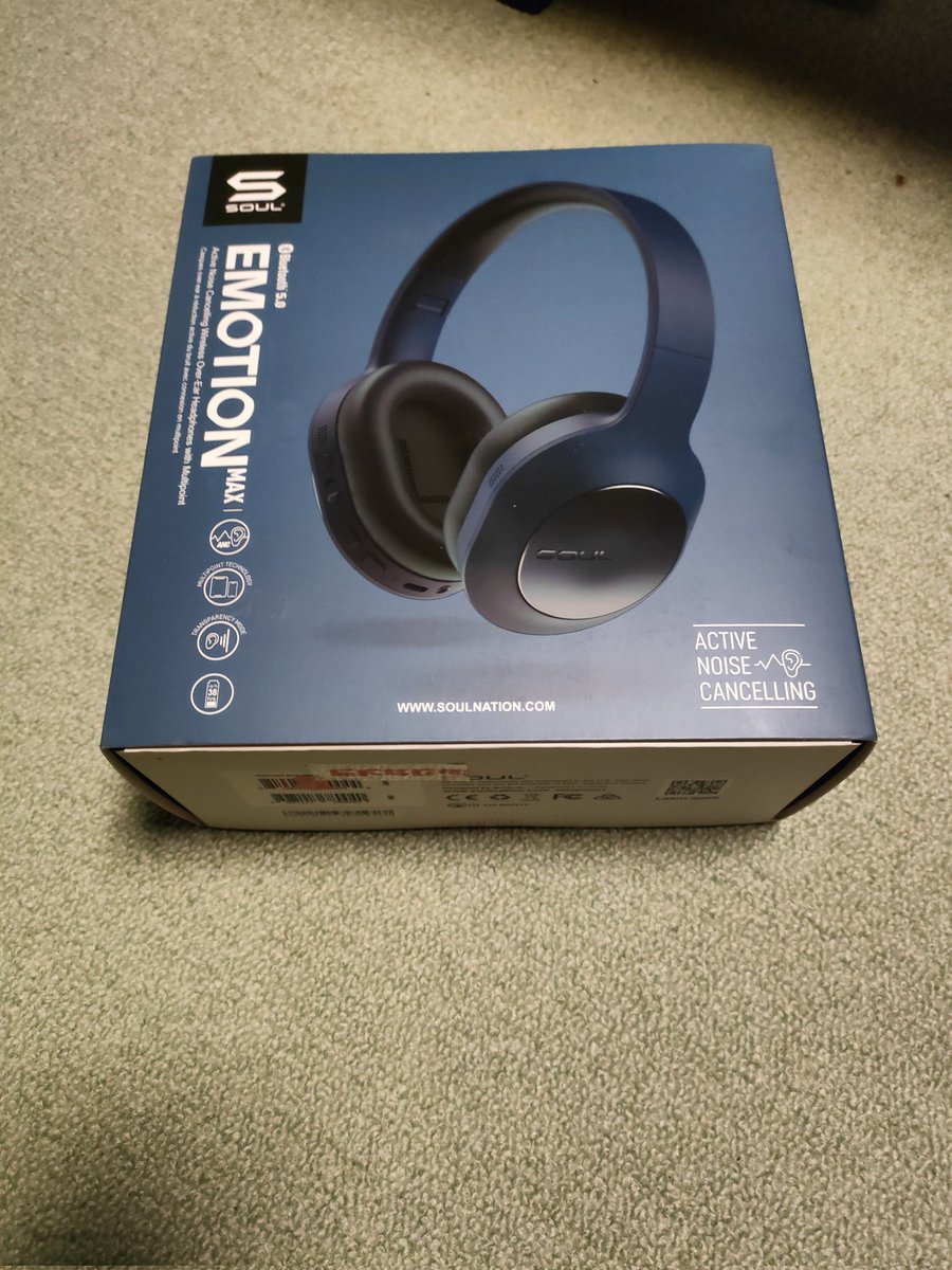 kenchn's tweet image. 寒い耳あて対策も兼ねて…ワイヤレスヘッドホン買いました ノイキャン付き  #soulelectronics  #Emotionmax