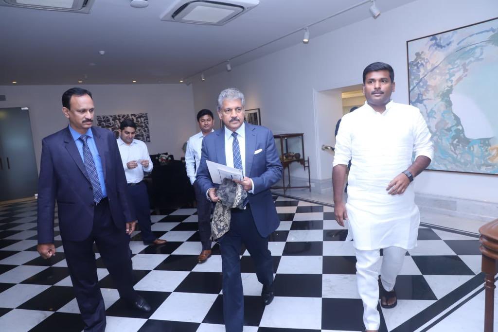 gudivadaamar's tweet photo. Met Shri Anand Mahindra (@anandmahindra ), Chairman of Mahindra Group, along with @GummallaSrijana and invited to the Global investor's summit on behalf of honorable CM Shri @ysjagan Garu

#APGIS2023 https://t.co/UjfYvf5Klb