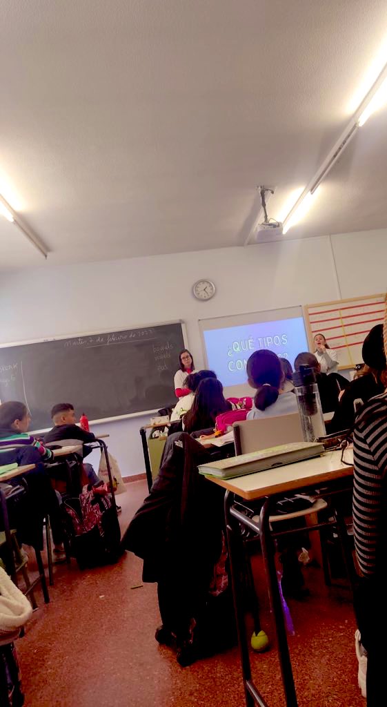 CS_NS_Pilar's tweet photo. @CS_NS_Pilar alumnas de cuarto de enfermeria #uah intervención de comunitaria en el ceip infanta catalina  #stopbulling  #stopacosoescolar #efyc https://t.co/zZdAQsUoav