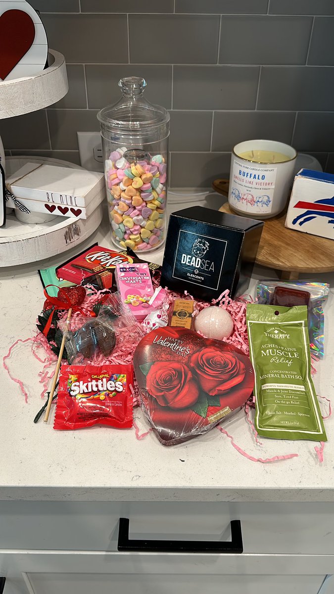 That early valentine from <a href="/ELESCENTSBYSWOO/">ELESCENTS</a> 🫠  
 
Well.. it just hits different! 🥲
 
Smells so good wish I got two; one to burn 🔥 one to look at.😍
 
<a href="/SwooBoo313/">Swoo 💤</a> you really light my fire 🥰 
 
Shout out <a href="/CantBeatDees/">₿RYCΞ</a> for supporting my candle habit 🕯️