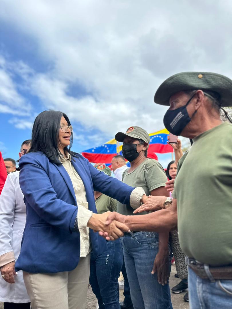 #AlMomento📣| Gobernadora <a href="/Soykarinacarpio/">Karina Carpio</a> se encuentra presente en la reinaguración del hospital Dr. José Maria Vargas en Cagua.

<a href="/MagaGutierrezV/">Magaly Gutiérrez Viña</a> 
<a href="/DraShirleySalud/">Dra. Shirley Hernández</a> 

#Aragua 
#AraguaReverdece
#PatriaGrandeEsCaribe