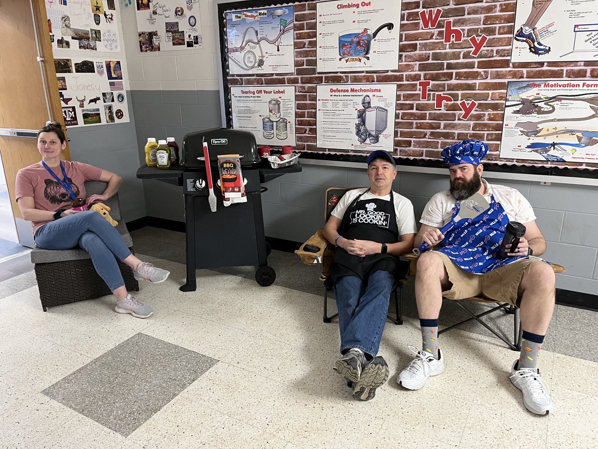 KellyVolz2's tweet photo. Soccer Moms vs BBQ Dads Day at CR today!! Having a blast with Spirit Week! #mycrcs https://t.co/inPIYd9KBb