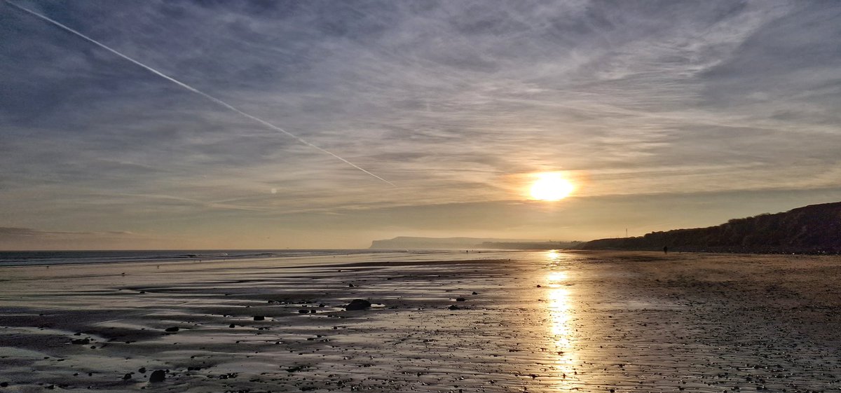 dave_cocks's tweet photo. A fair start to the day today!
#Redcar #NorthYorkshire #grimupnorth #teessidelive #StormHour #bbcweather #itvweather #earthandclouds #PhotographyWx #GalaxyS22Ultra https://t.co/Ehb4Jl1d8X