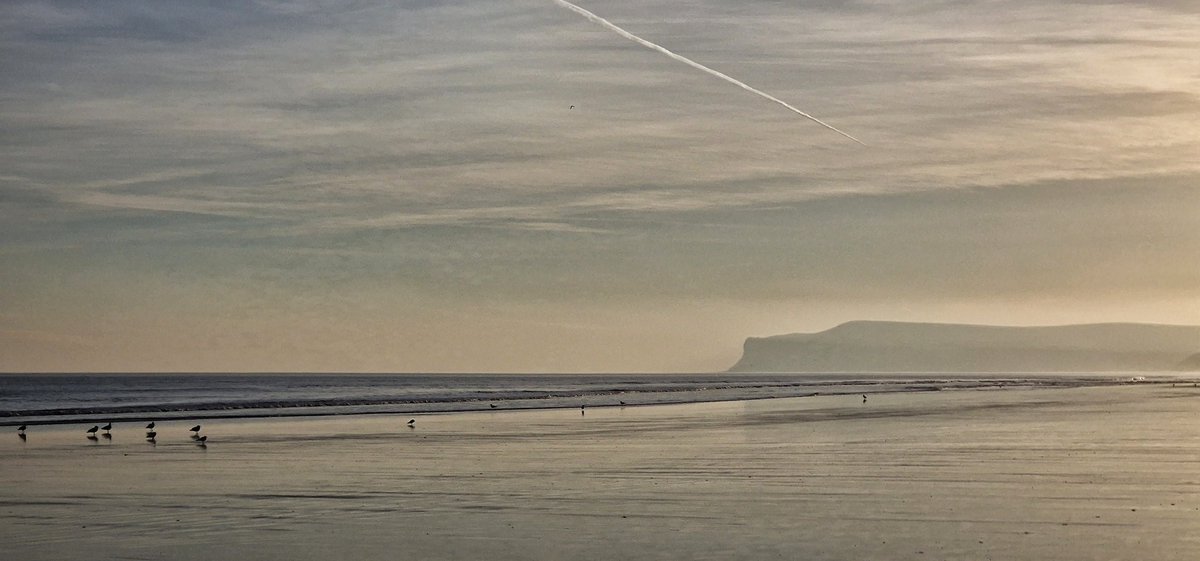 dave_cocks's tweet photo. A fair start to the day today!
#Redcar #NorthYorkshire #grimupnorth #teessidelive #StormHour #bbcweather #itvweather #earthandclouds #PhotographyWx #GalaxyS22Ultra https://t.co/Ehb4Jl1d8X