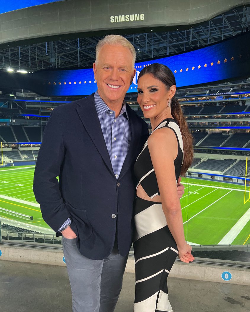 Tune into CBS tonight at 8/7c and catch <a href="/7BOOMERESIASON/">Boomer Esiason</a> &amp; <a href="/DanielaRuah/">Daniela Ruah</a> host a countdown of the best #SuperBowl commercials! Boomer of course is dressed perfectly for the California weather in one of our best selling VT sport coats, Paige denim &amp; a classic gingham bespoke shirt 👍