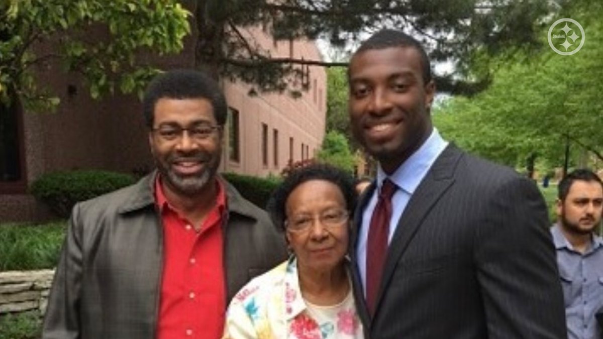 Teresa Varley (@teresa_varley) on Twitter photo 'It means everything to hear stories from her. The first-hand encounters are better than learning something from a book or watching it on television.' - <a href="/MBoykin814/">Miles Boykin</a>'s grandmother is his best source for learning Black History
#BHM
🗒️: bit.ly/3lgUFrs 'It means everything to hear stories from her. The first-hand encounters are better than learning something from a book or watching it on television.' - <a href="/MBoykin814/">Miles Boykin</a>'s grandmother is his best source for learning Black History
#BHM
🗒️: bit.ly/3lgUFrs