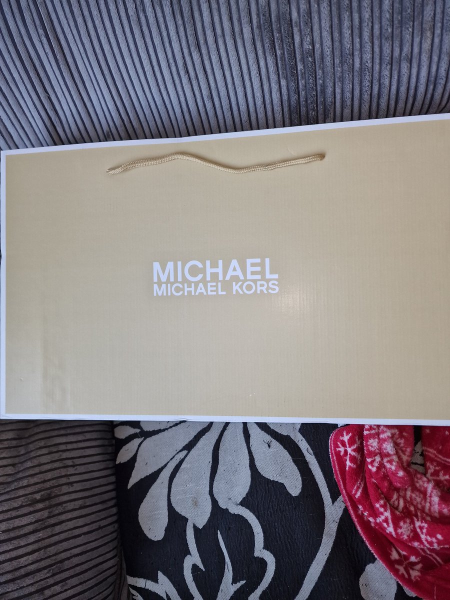 Sylviefitz63's tweet photo. When you are feeling shit. And parcels  arrive that are guaranteed to give you a lift. New waxes from @CosyAromas and boooots. From @MichaelKors https://t.co/fEjNn9bFoa