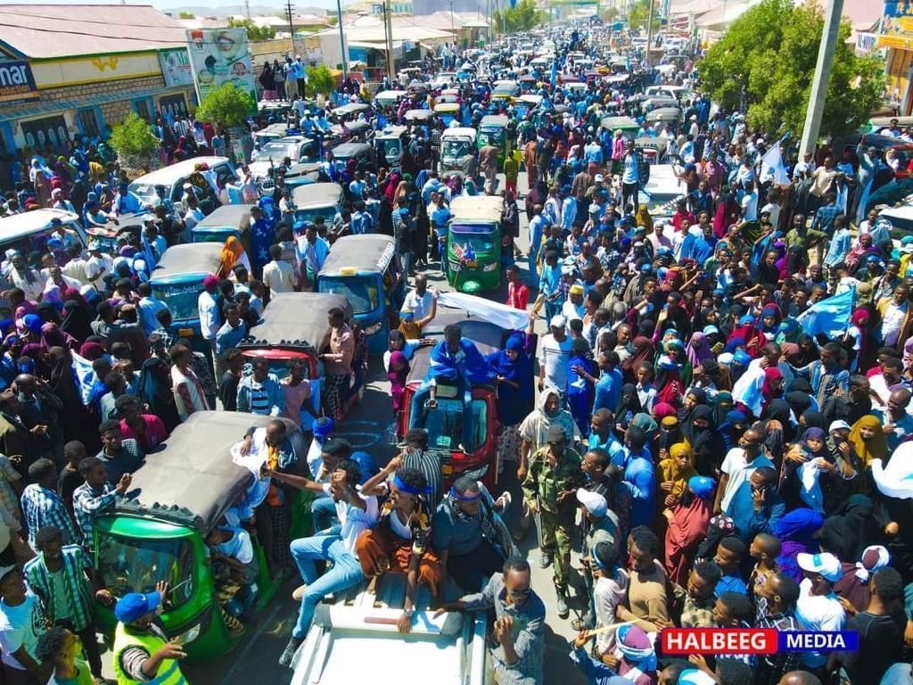 Somali_Council's tweet photo. The people’s uprising in #Laascaanood is truly about #PeopleInAction, a yearning for self governance and self determination. We call for the immediate  withdrawal of Hargeysa’s troops from the region, to pave the way for dialogue. https://t.co/9Wbbmsrn0e