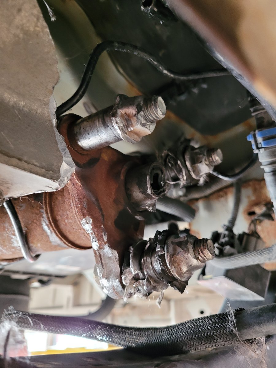 grangertires's tweet image. Driveshaft dampener coming apart and damage if this is not caught in-time. #driveshaft #dampener #brakelines #ujoints