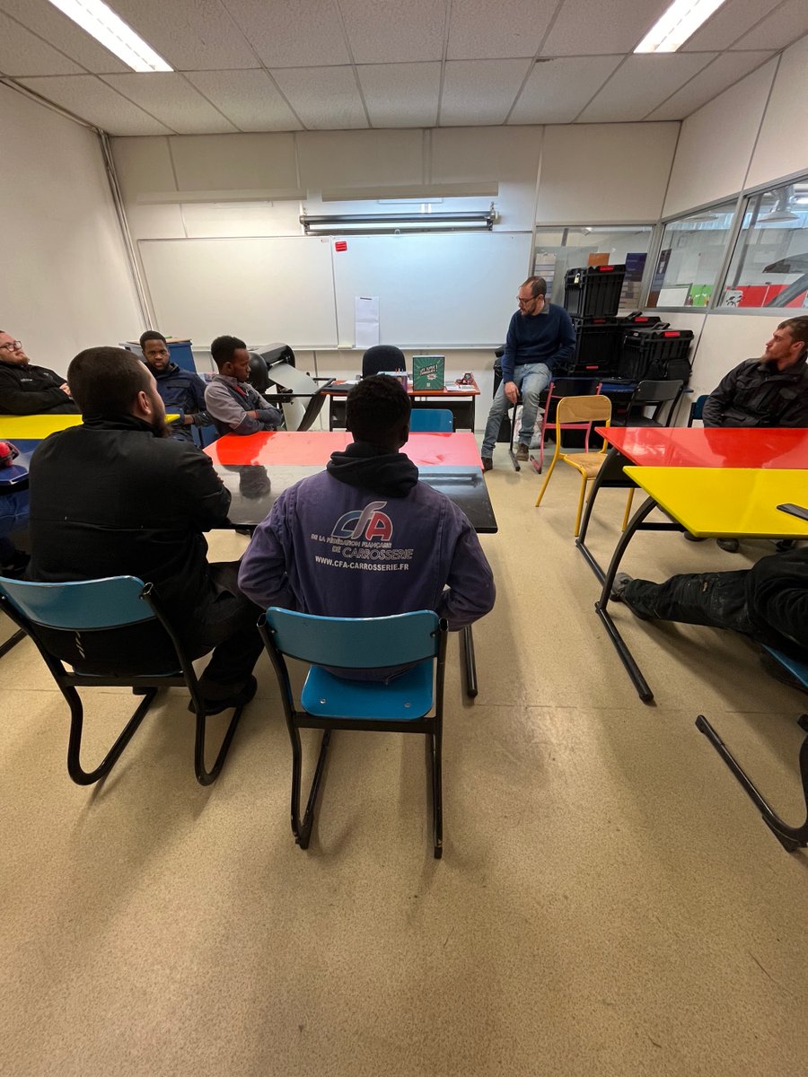 CFAFFC's tweet photo. 📍Intervention ce matin d'IRP Auto au @CFAFFC  de la @FFCCarrosserie  : "Les Super Chimiques" avec la section de peinture en carrosserie 😊 https://t.co/AsmHDExwP6
