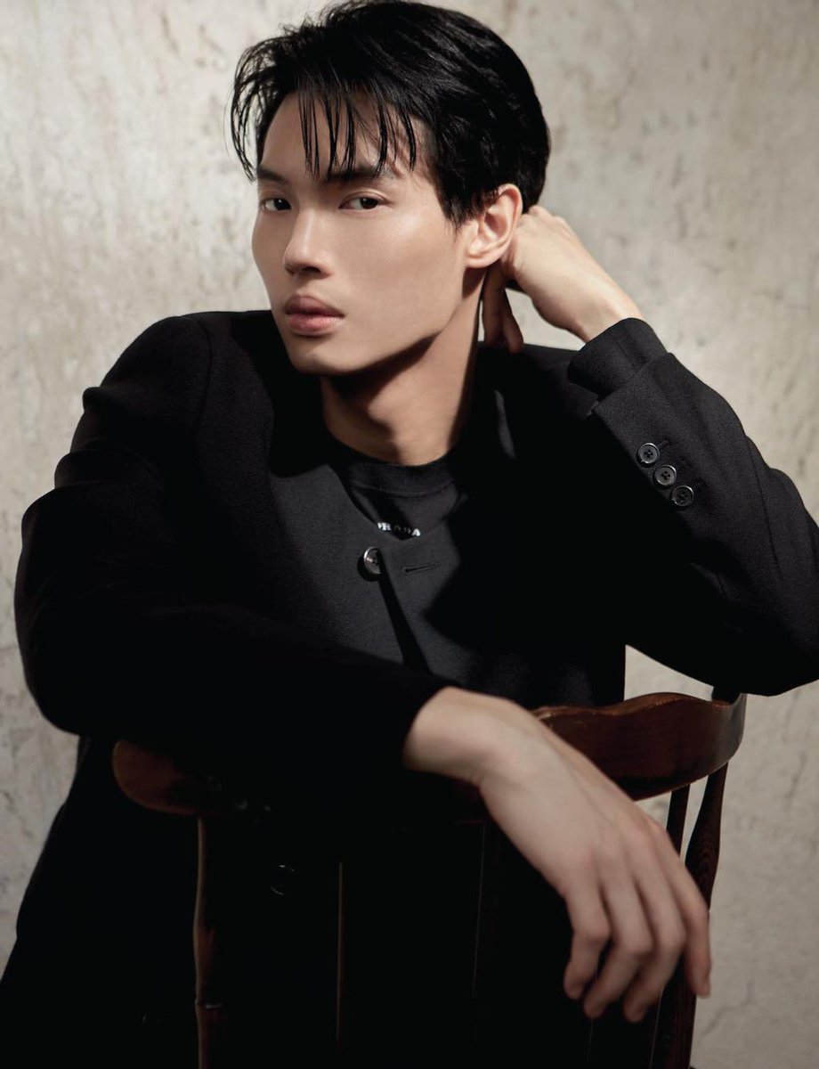 __opywpy__'s tweet photo. Harper’s Bazaar Singapore 雜誌內頁照片(1)

#harpersbazaarsg 
#BAZAARSGLovesWin
#PradaXWin 
#winmetawin https://t.co/pl0NPlwfKw