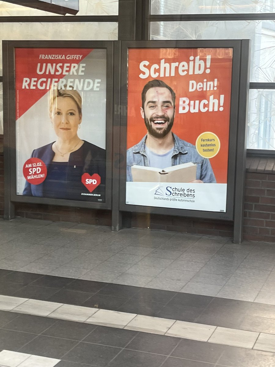 IngoWil's tweet photo. Made my day! U-Bahnhof Gleisdreieck…. https://t.co/KMPL9tulxi