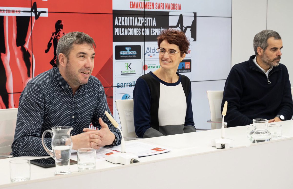Radio MARCA Donostia (@rmdonostia) on Twitter photo GIPUZKOA KIROLAK:
🏆 Premio Carmen Adarraga
🎙 <a href="/MariAyestaran/">Mari Ayestaran</a>
🎙 Eli Ayestaran
🏃🏽🏃🏽♀️ <a href="/AzkoitiAzpeitia/">AzkoitiAzpeitia</a>
🎙<a href="/irismorenosanz/">Iris Moreno Sanz</a>
📻 go.ivoox.com/rf/102787890 GIPUZKOA KIROLAK:
🏆 Premio Carmen Adarraga
🎙 <a href="/MariAyestaran/">Mari Ayestaran</a>
🎙 Eli Ayestaran
🏃🏽🏃🏽♀️ <a href="/AzkoitiAzpeitia/">AzkoitiAzpeitia</a>
🎙<a href="/irismorenosanz/">Iris Moreno Sanz</a>
📻 go.ivoox.com/rf/102787890