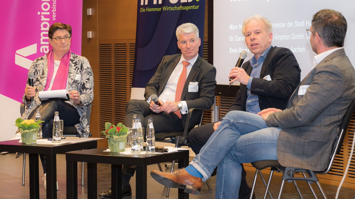 Amprion (@amprion) on Twitter photo Welche Potenziale hat #Wasserstoff, insbesondere in #Westfalen? Darüber diskutierten gestern Dr. Carsten Lehmköster, Leiter Netzwirtschaft bei #Amprion, <a href="/marc_herter/">Marc Herter</a>, Oberbürgermeister von <a href="/hamm_stadt/">Stadt Hamm</a>, und <a href="/Trianel/">Trianel</a>-CEO Sven Becker. 1/2
© Foto: Andreas G.-Mantler Welche Potenziale hat #Wasserstoff, insbesondere in #Westfalen? Darüber diskutierten gestern Dr. Carsten Lehmköster, Leiter Netzwirtschaft bei #Amprion, <a href="/marc_herter/">Marc Herter</a>, Oberbürgermeister von <a href="/hamm_stadt/">Stadt Hamm</a>, und <a href="/Trianel/">Trianel</a>-CEO Sven Becker. 1/2
© Foto: Andreas G.-Mantler