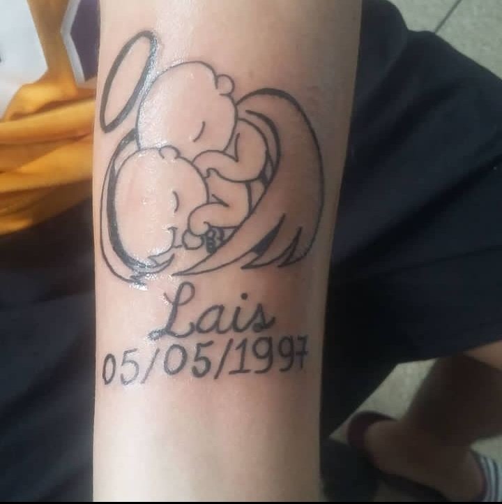 DeLima97's tweet image. Lais é minha irmã gêmea, uma parte de mim que foi embora muito cedo, me deixou um grande vazio, mas sempre se fez "presente" e nunca me deixou sozinho, mesmo estando em outro plano. Lais sempre será parte de mim, e tenho certeza que é a gêmea mais linda que tem no céu!! 👼🏼💚🥺🥺