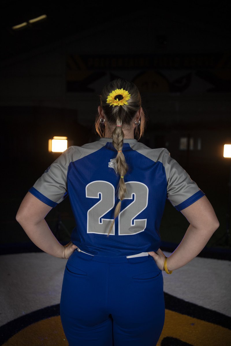 Emily22Williams's tweet photo. How many days until game time???? #twosup https://t.co/iSWLqQ2D46