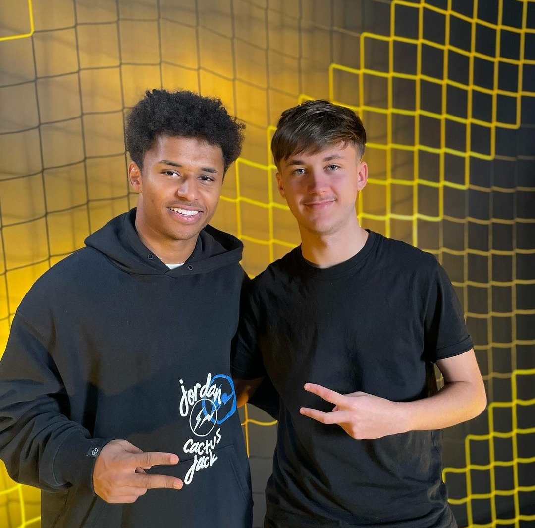 𝘽𝙑𝘽 𝙚𝙁𝙤𝙤𝙩𝙗𝙖𝙡𝙡 𝙈𝙚𝙙𝙞𝙖𝙙𝙖𝙮 📹📷

<a href="/EldinTodorovac/">Eldos</a> and <a href="/denninho8/">Dennis</a> having a fun day with <a href="/HallerSeb/">Sébastien Haller</a> <a href="/karim_adeyemi/">Karim Adeyemi</a> and more 🔥