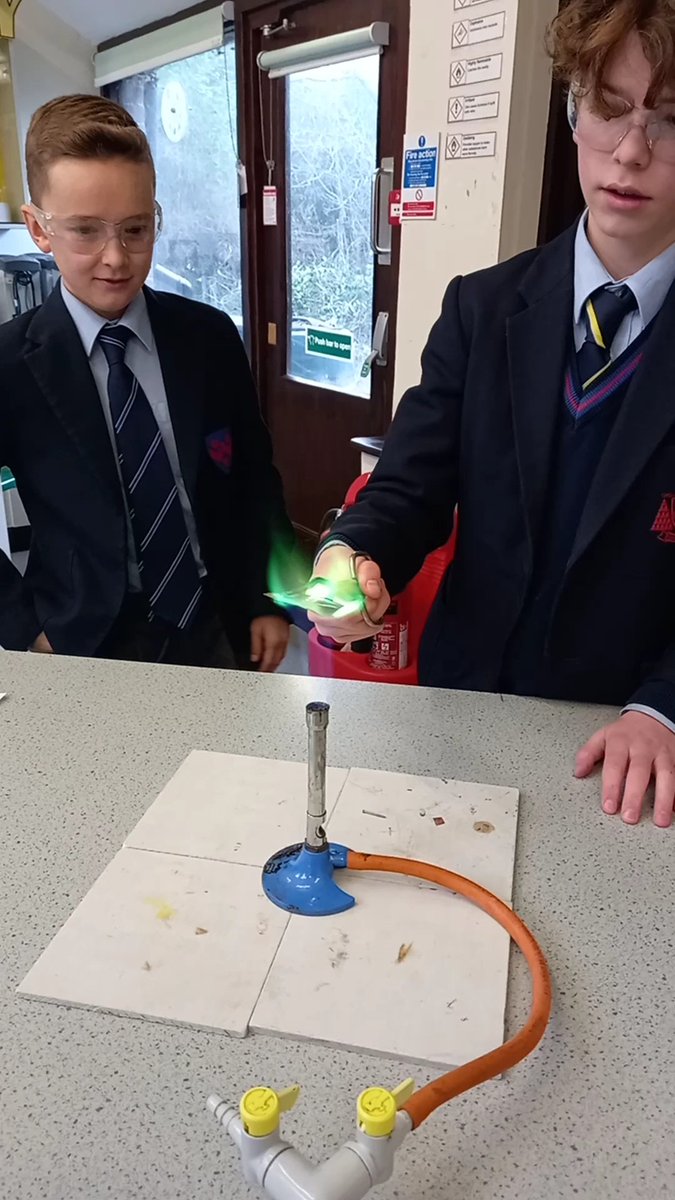 OPSScience's tweet image. What happens when we add oxygen to metals? Green flames and bright white lights! Year 8 have been exploring corrosion this week and investigated the reactivity in oxygen of some metals. @OPS_OratoryPrep #STEMeducation