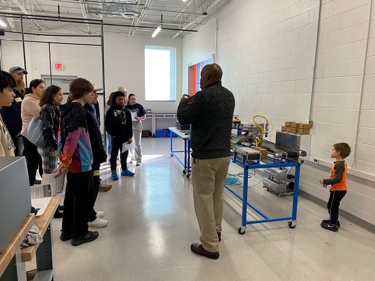 GCS_Choice's tweet photo. GCS Choice Schools and Programs Tuesday Tours and Open Houses are well under way. Check out the schedule on our website, https://t.co/4QgaIdffAW.  @GCSchoolsNC https://t.co/XNHtP2Ar31