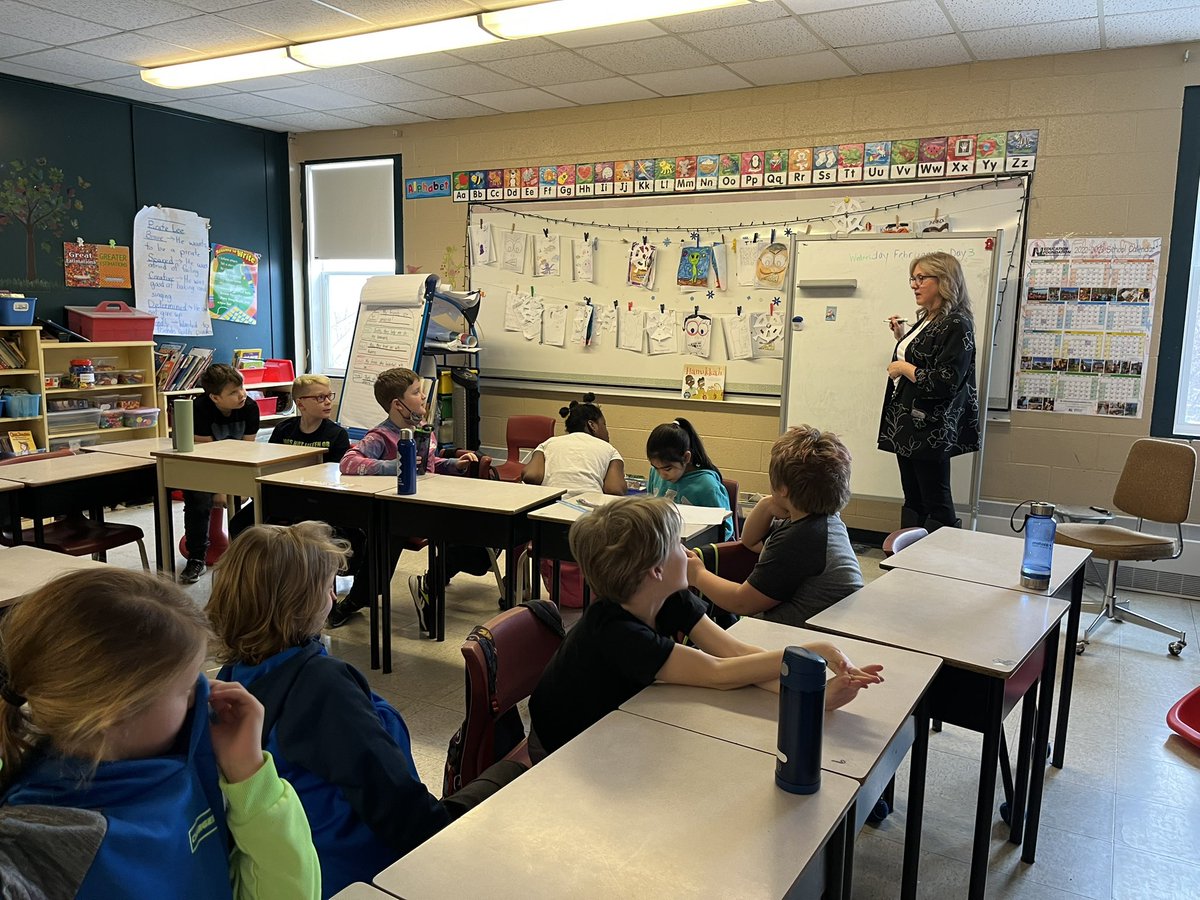 MQWSchool's tweet photo. Lots of wonderful writing activities and discussions this morning in Grade 3 with Ms. Haas✏️💻📚✅❤️#gradethree https://t.co/gT7usFkRSd
