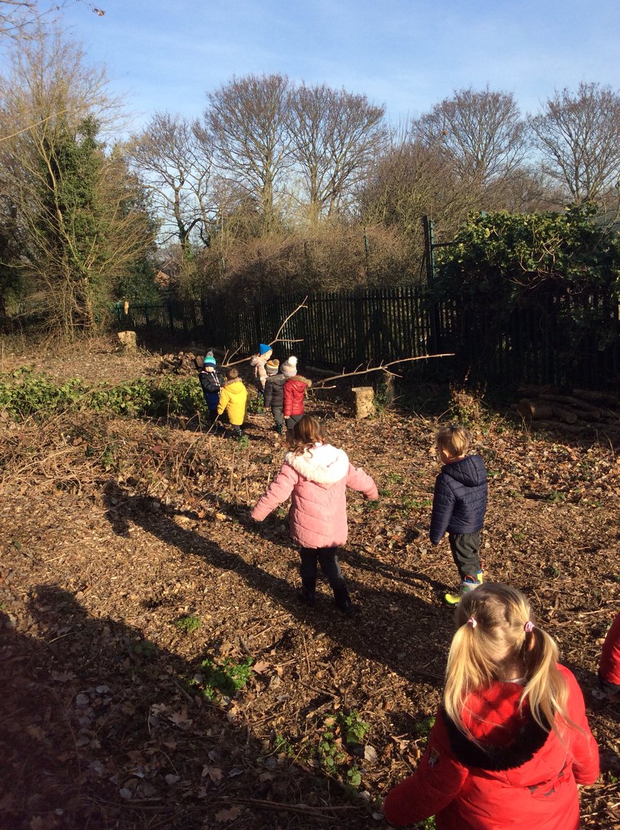 ASA_FS1's tweet photo. We have loved exploring our outdoor area this morning and this afternoon π±βΊοΈ #ASAOutdoorLearning https://t.co/1Beq5JUF2N