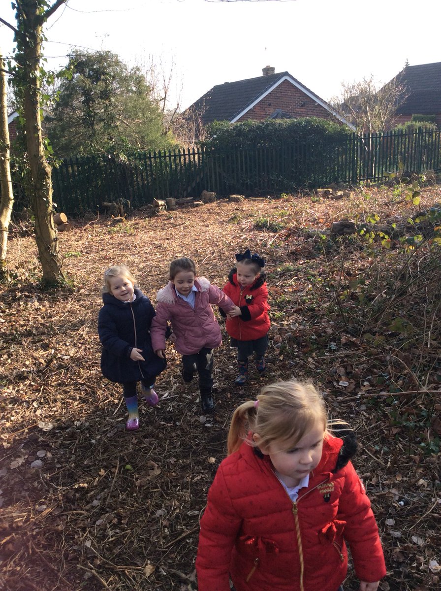 ASA_FS1's tweet photo. We have loved exploring our outdoor area this morning and this afternoon π±βΊοΈ #ASAOutdoorLearning https://t.co/1Beq5JUF2N