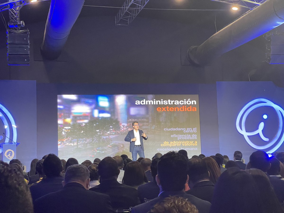 Gracias al Ministro Administrativo de la Presidencia <a href="/JosePaliza/">Jose Paliza</a> por pensar en cada día mejorar el servicio público. ¡Hoy en el primer foro internacional de Innovación Pública! <a href="/InnovacionDO/">Foro Internacional de Innovación Pública</a>