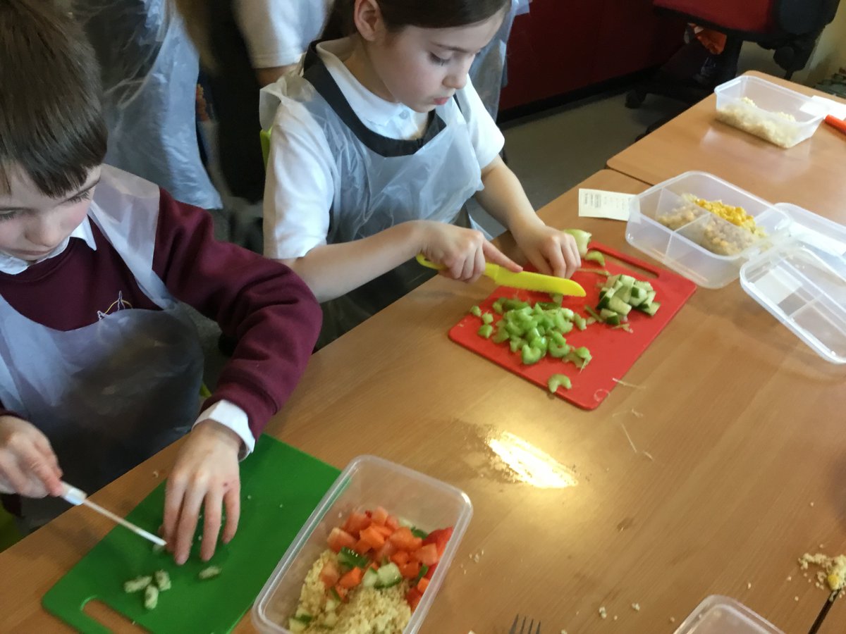 RimroseHope's tweet photo. 3/4D have practiced safe chopping skills today, to prepare their ingredients for 5eir vegetable couscous! #healthylunchboxes #designandtechnology https://t.co/EMo5SiMIG3