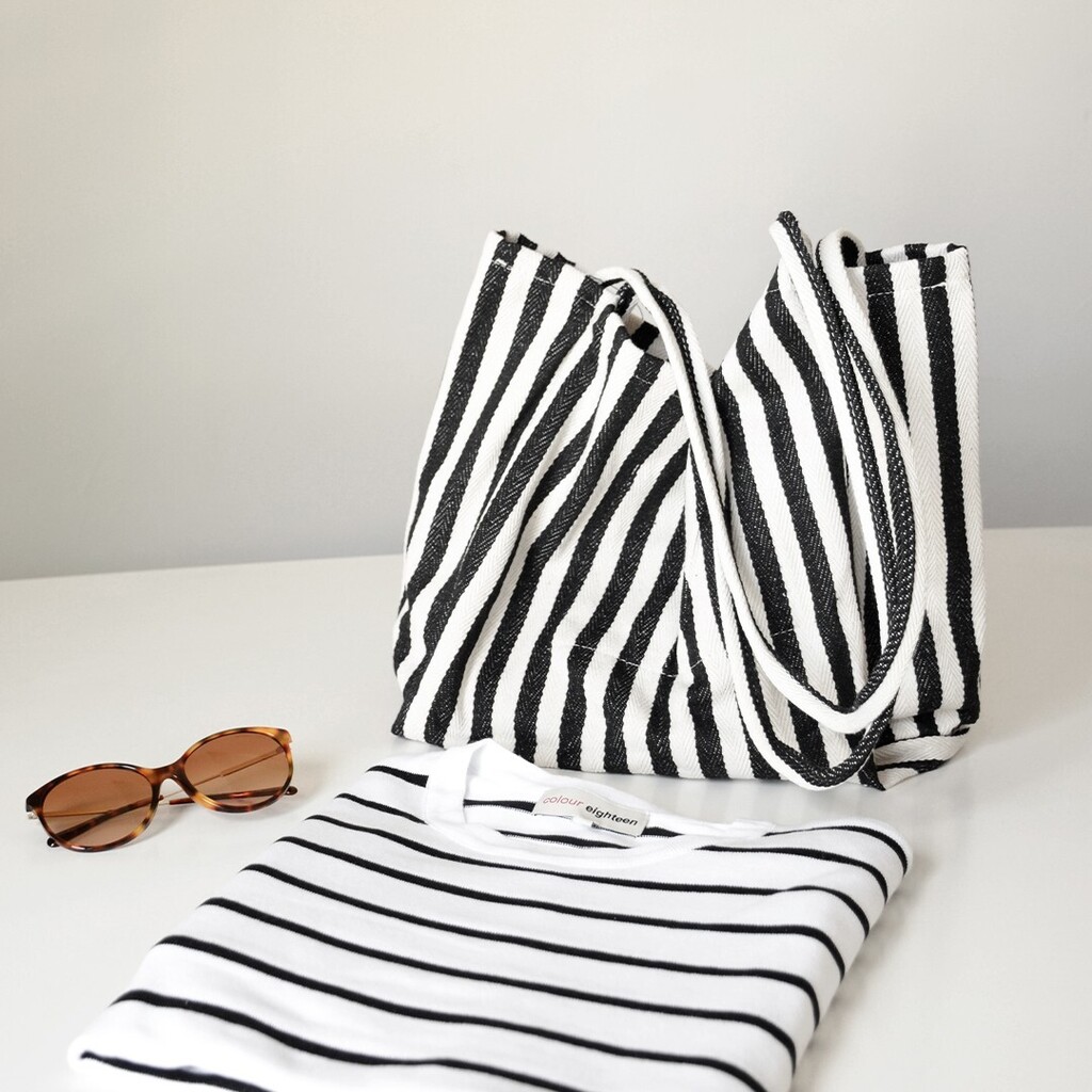 LAOPERAuy's tweet photo. Tener prendas básicas tu armario nunca está demás 🥰​

¡Mirá las prendas que te esperan con un 50% OFF Tiendas &amp; Online AHORA!
https://t.co/KUWZ5qeYSq ✨ https://t.co/RxHHSE3ocP https://t.co/dP1lMAz4uZ
