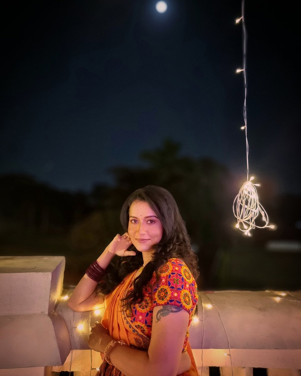 Priyannka6's tweet photo. The six yards of grace is something 
I'll wear to empower me.
.
.
.
.
.
#priyankachowdhury #saree #women #elegance #priority_1 #powerwoman #empowerment #bengali https://t.co/0wcECMGeH8