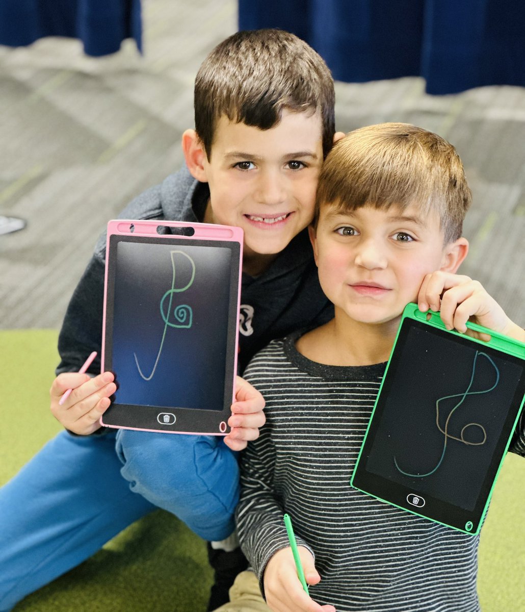MusicLOK5's tweet photo. Having fun learning how to draw a treble clef with our new LED tablets today! @StadiumDriveLO https://t.co/fqChmoAzyc