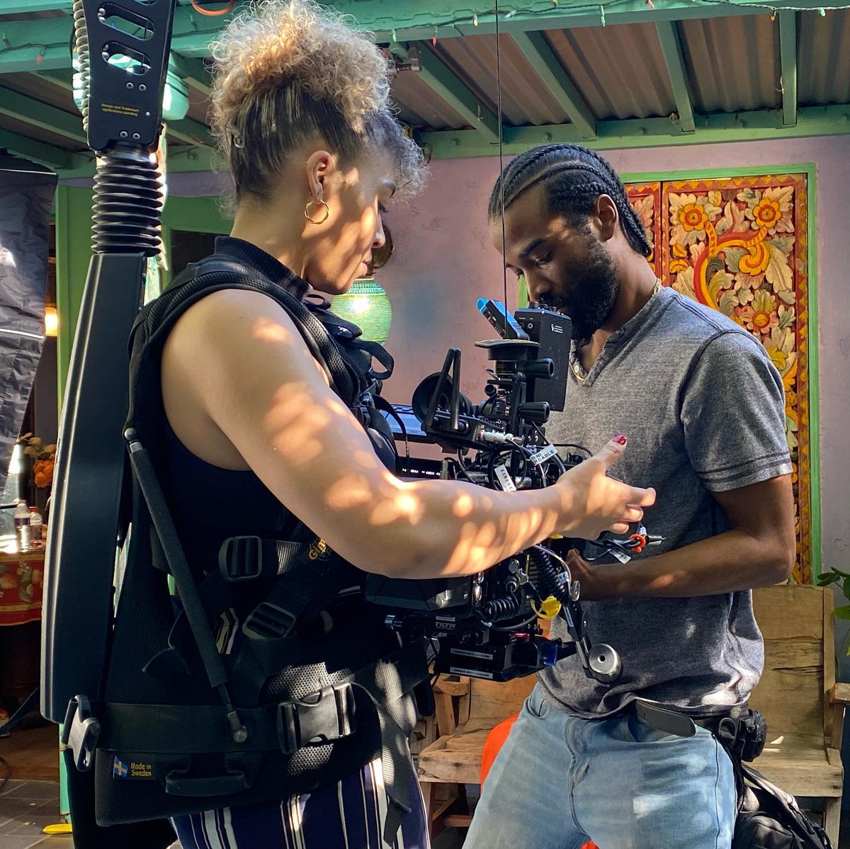 Teradek's tweet photo. Bolt 4K LT on set with @shotby.briannadevons πͺ
π·: @salimcleghorne
#filmmakers #onset #dp #cameraoperator #cameraops #teradek https://t.co/aeMZenyTsI