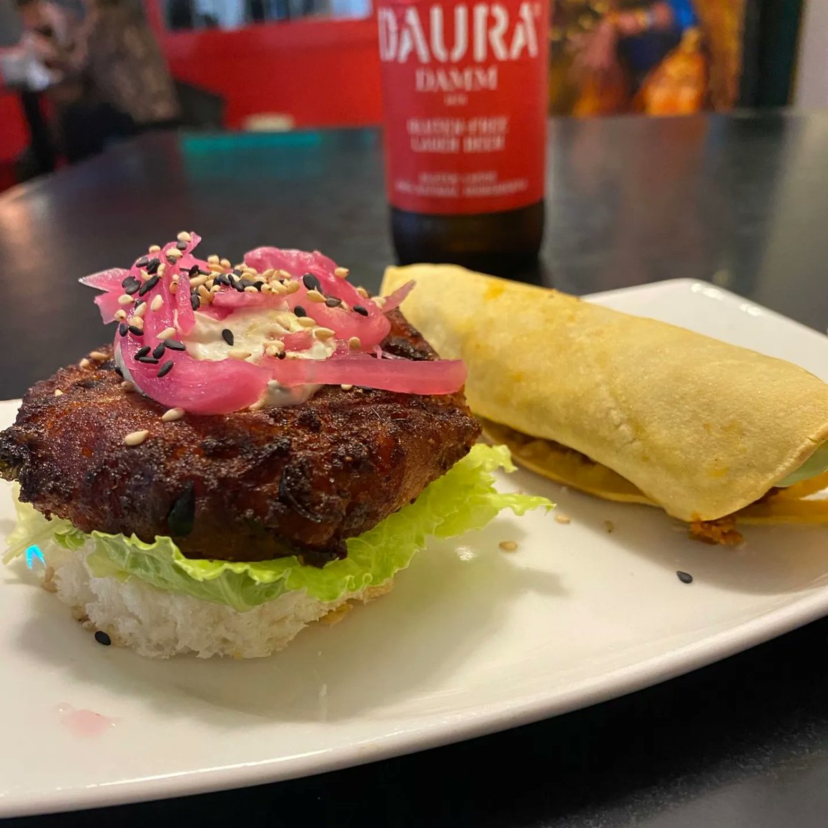 Orgulloceliaco's tweet photo. 📍Bar Irrintzi, en calle Santa María, Casco Viejo de #Bilbao 
Tapas y pintxos con gran variedad #singluten que preparan en el momento y en cocina separada.
Los precios son súper económicos: 2,5€ el pintxo aprox.
👉Muy recomendable!
#bilbaosingluten #glutenfree #orgulloceliaco https://t.co/3hnGBrbHIi