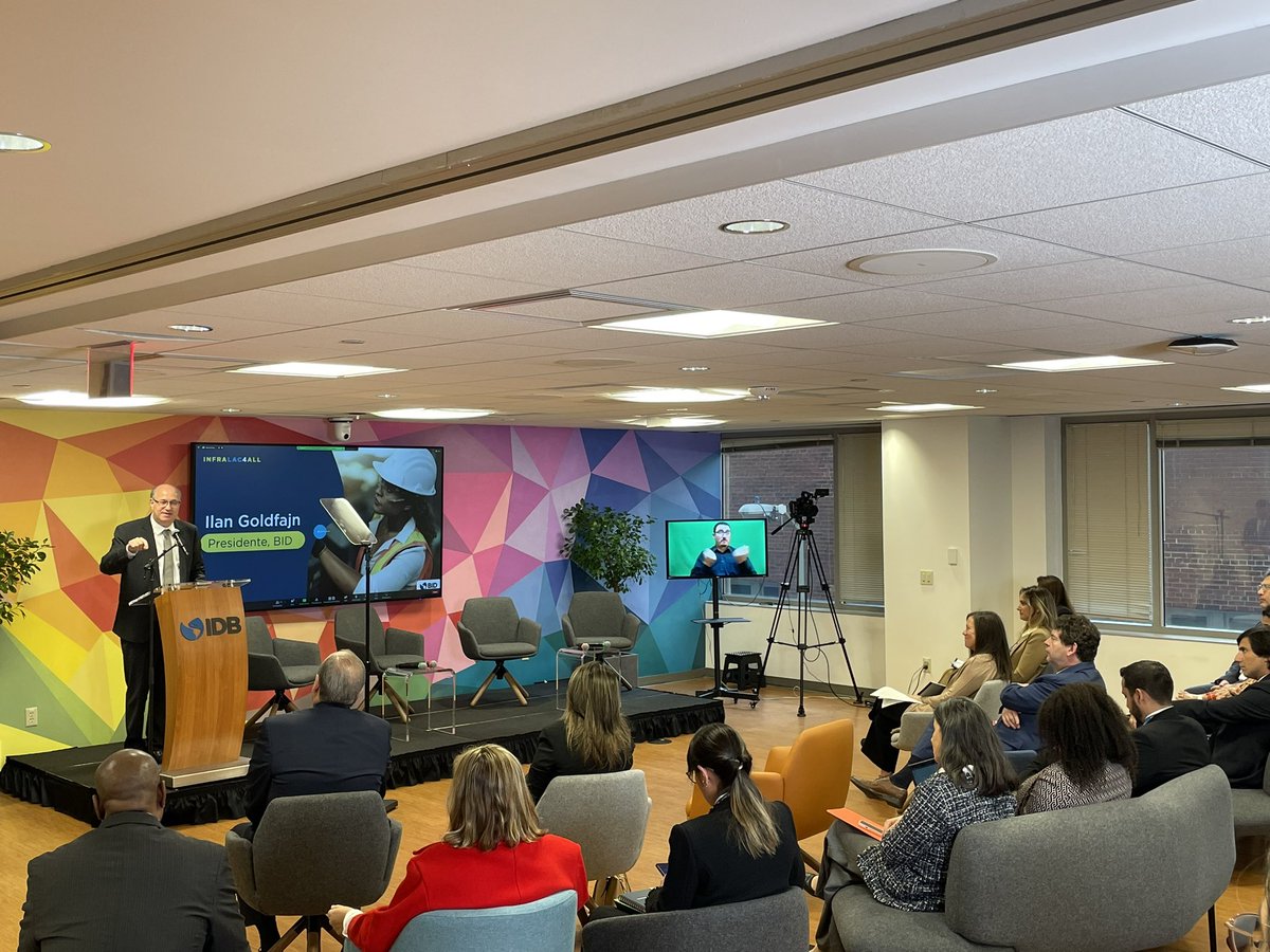 gersturze's tweet photo. @the_IDB President @igoldfajn emphasizing the importance of promoting the participation of women in the infrastructure sector. Women are underrepresented and gender pay gaps are real. We are working actively with government agencies and companies in closing them. #InfraLac4all https://t.co/bIY6FUWou0