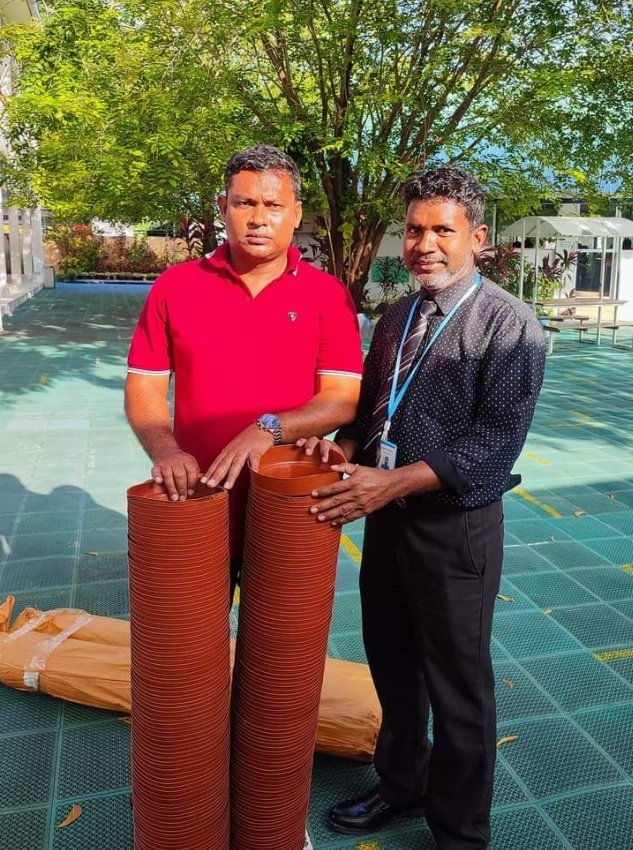 shaahid_96's tweet photo. @lotusfihaara ge heyoedhumaaiek school fehikurumuge program kuriyahgendhiumah #thakandhoo, #molhadhoo, #fainu, #bodufulhudhoo school adhi @urh_mv ah pot vanee hadhiyaakurevifa. Shukuriyya @Arttey #LotusCSR #Teamlotus https://t.co/i6IwfXdRfM