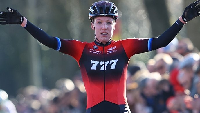 cyclingbe's tweet photo. Parkcross Maldegem (Bel, WE)
1. Annemarie Worst (Ned)
2. Manon Bakker (Ned)
3. Denise Betsema (Ned)
#ParkcrossMaldegem #cyclocross #wwbe https://t.co/LPxatZkCUP