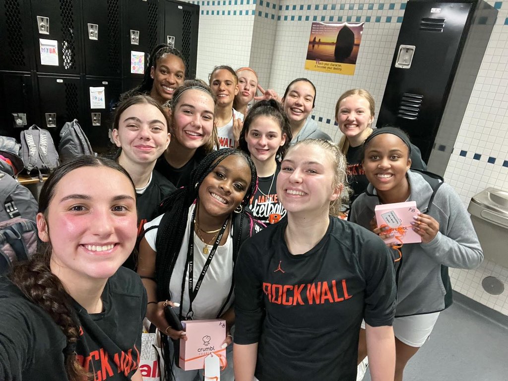 Lady Jacket Bball tweet media