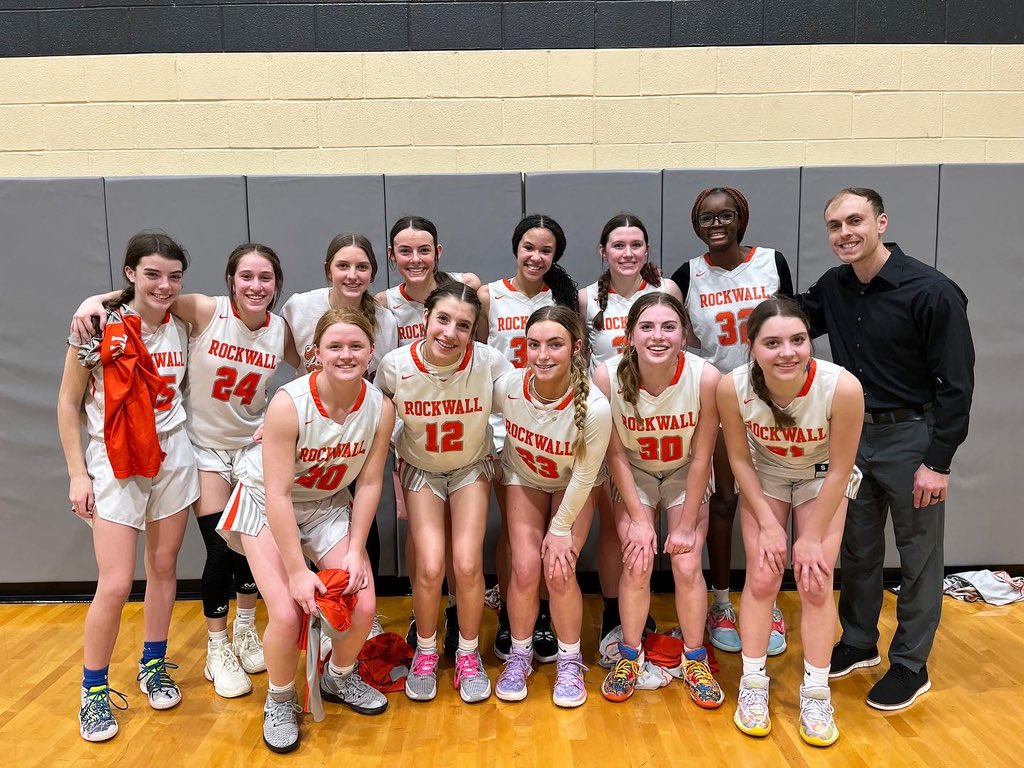 Lady Jacket Bball tweet media