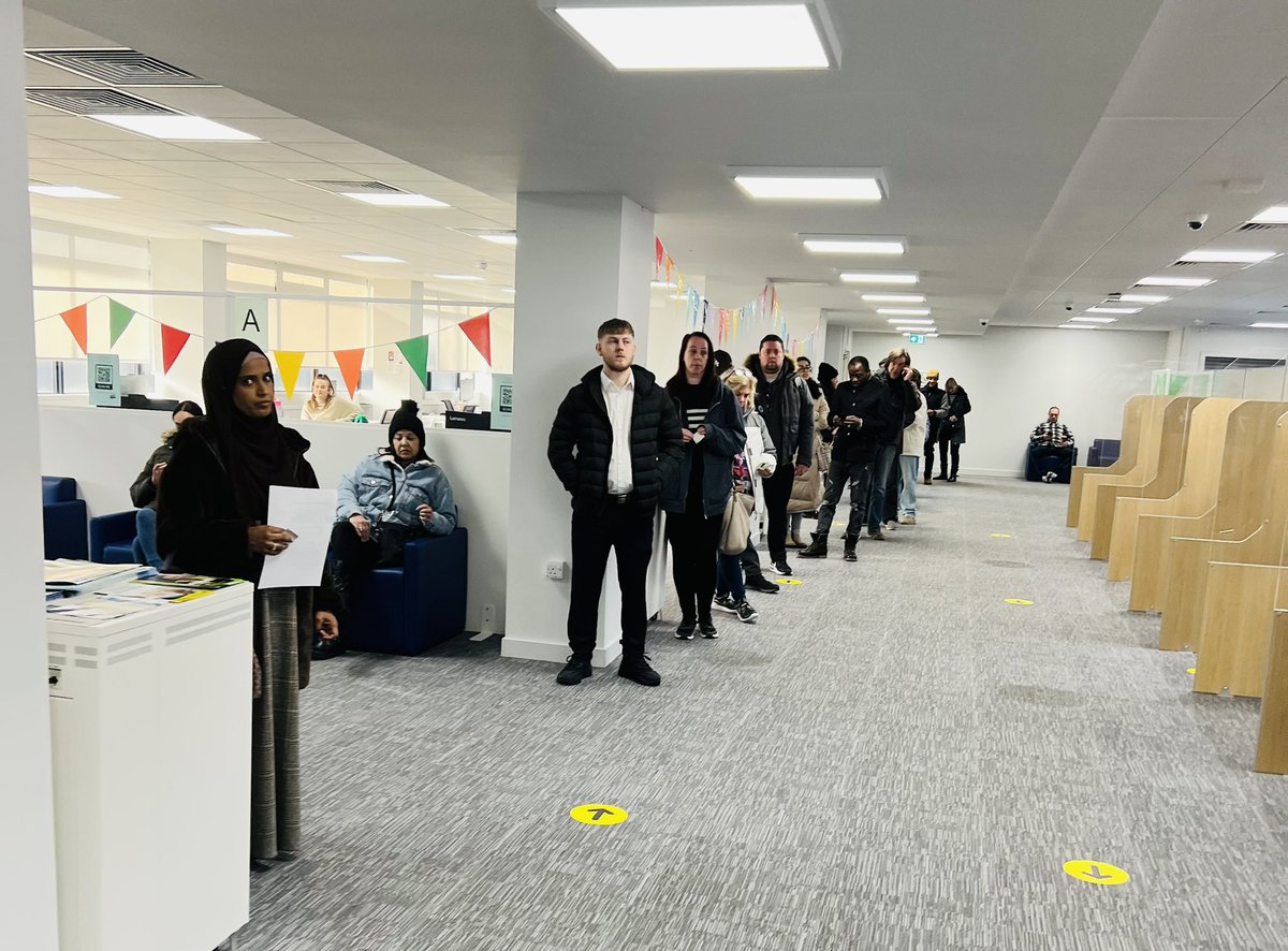 PChiverton's tweet photo. We have had a very busy day in #Southampton Jobcentre today with 18 employers onsite offering 33 people jobs on the day with a further 29 second interviews with #Lidl offering 58 people job interviews changing people’s lives.@RamachandranDWP @Buchj2000Jamie https://t.co/r4q8lkBxGW