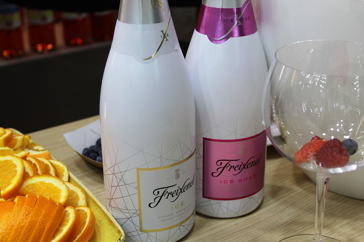 FreixenetIberia's tweet photo. #Freixenet Ice, nuestro refrescante #cava para tomar con hielo, fue el protagonista de nuestra cocktail party versión tardeo de ayer en la #BarcelonaWineWeek.🧊 La copa ideal para #Celebrar y cerrar la segunda jornada. #NiceOnIce #GrupoFreixenet https://t.co/3oePahDAiE