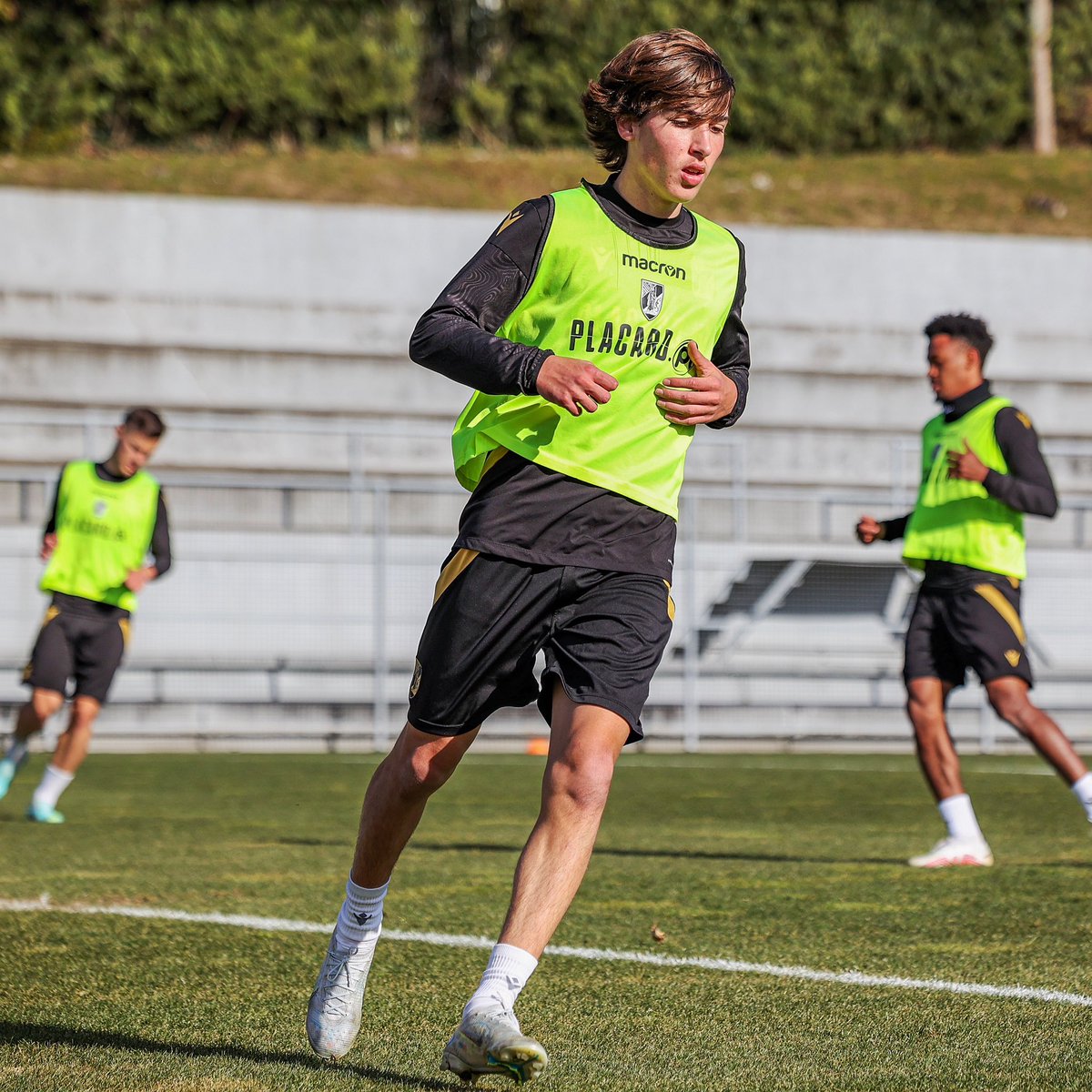 vscmilgrau's tweet photo. Miguel Nogueira (17 anos) e David Nunes (18 anos) têm treinado com a equipa principal às ordens de Moreno 💎 https://t.co/8zobGMd9Fj