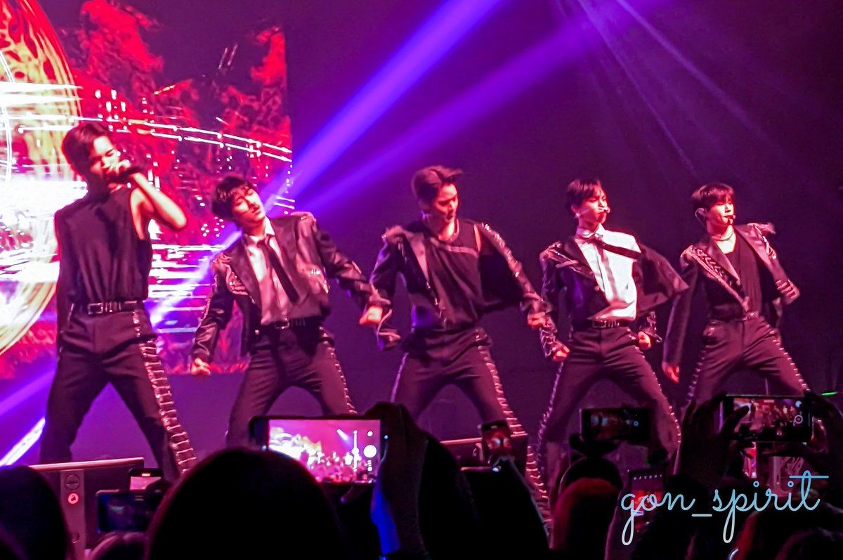 gon_spirit's tweet photo. Do I need to say which song? π
#CIX #μ¨μμ΄μμ€ #BX #Saveme_Killme_inBERLIN #cixinberlin https://t.co/d74ZtRYTg1