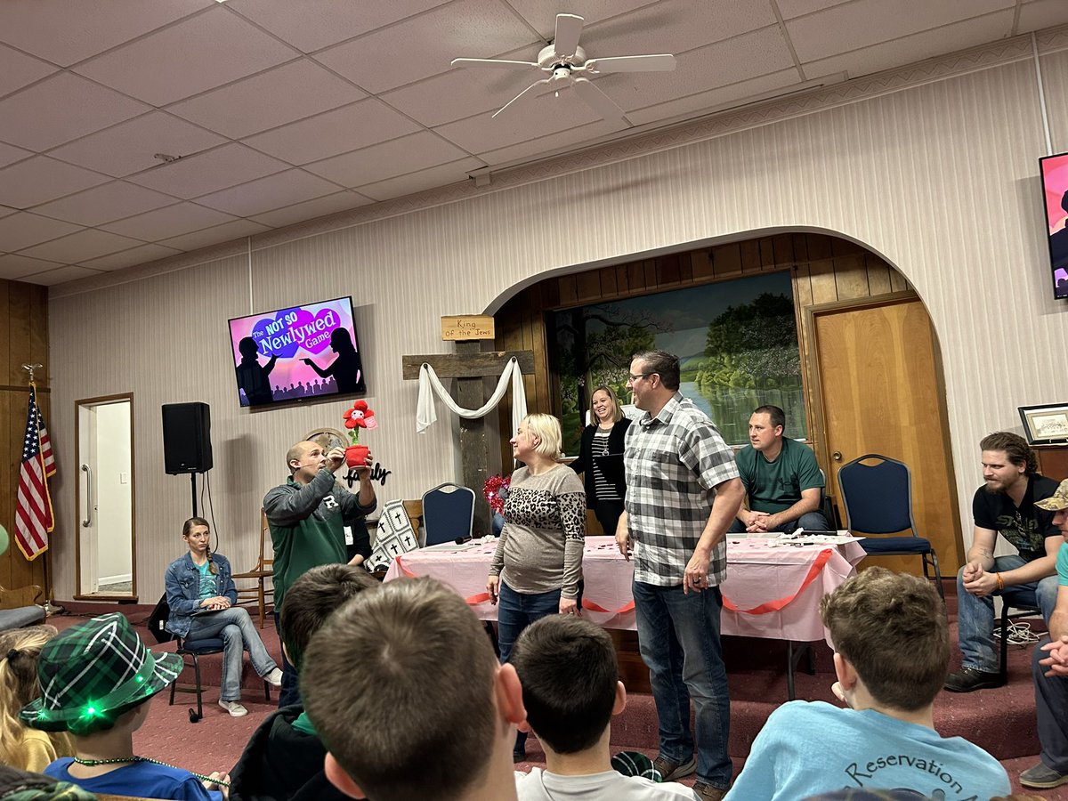 scc_versailles's tweet photo. We had a fun night at“Not-So-Newlywed Game!” Thanks to everyone who helped! Everyone had a fun time &amp; got in lots of laughs 🤪After the game,we practiced living out 1 John 3:18- putting our love into action. They made Valentine cards for residents at a nursing home https://t.co/07BI4cRNDg